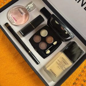 مجموعة التجميل الفاخرة CHANEL