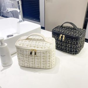 شناط مكياج فاخرة بصوف منقوش