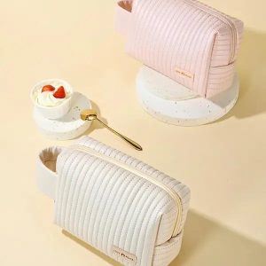 حقيبة مستحضرات تجميل من الجلد