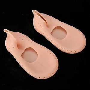 جوارب السيليكون لترطيب وتنعيم القدمين